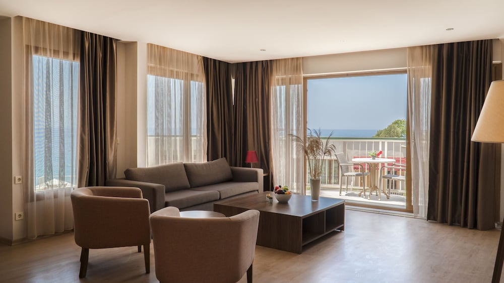 Ladies Beach Suit Otel Rezervasyon