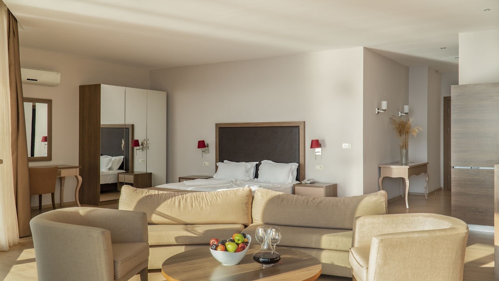 Ladies Beach Suit Otel Rezervasyon