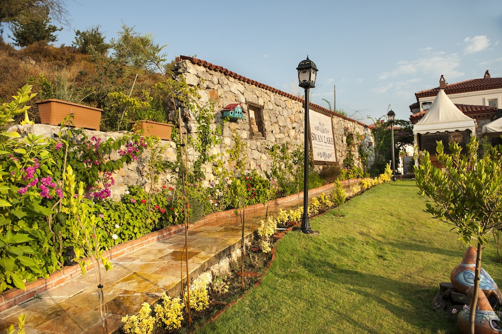 Swan Lake Boutique Hotel Rezervasyon