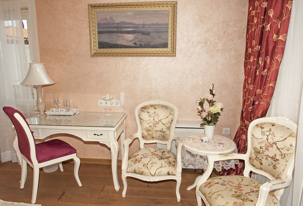 Swan Lake Boutique Hotel Rezervasyon