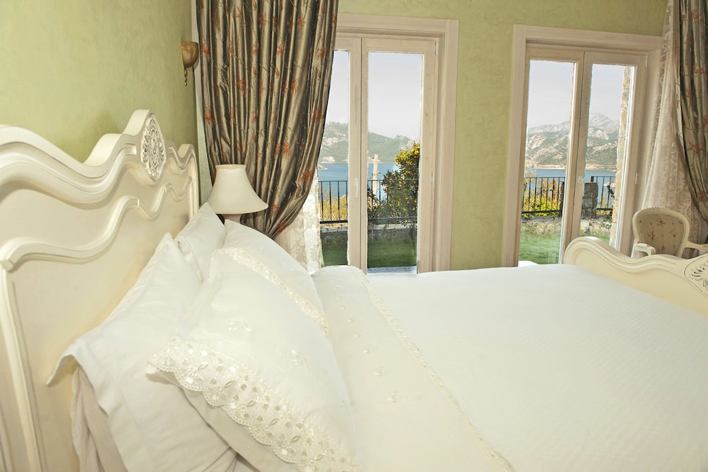 Swan Lake Boutique Hotel Rezervasyon