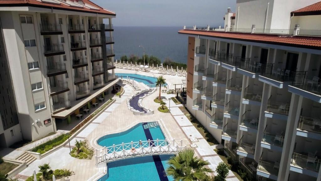 Ramada Hotel & Suites by Wyndham Kusadasi Rezervasyon