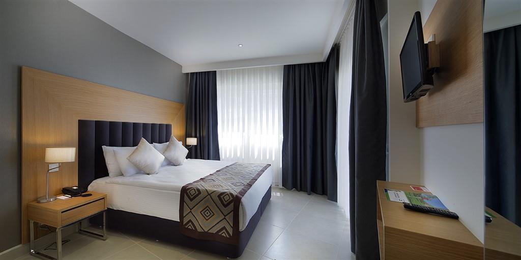 Ramada Hotel & Suites by Wyndham Kusadasi Rezervasyon