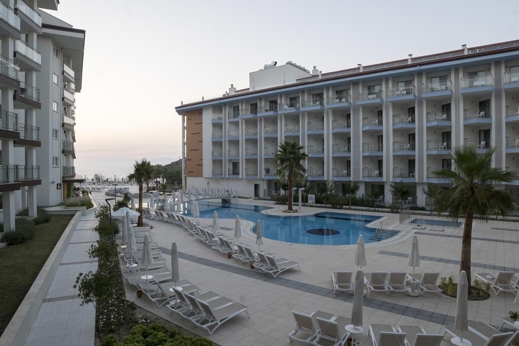 Ramada Hotel & Suites by Wyndham Kusadasi Rezervasyon