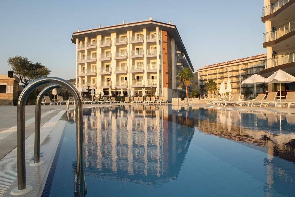 Ramada Hotel & Suites by Wyndham Kusadasi Rezervasyon