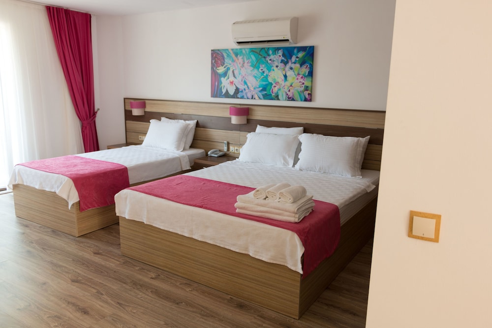 Pyara Hotel Rezervasyon