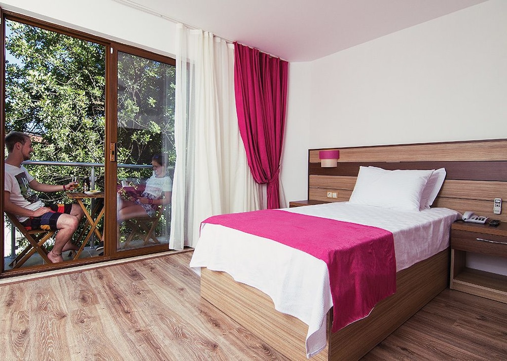 Pyara Hotel Rezervasyon