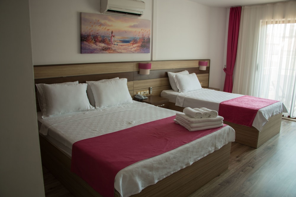 Pyara Hotel Rezervasyon