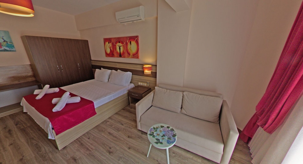 Pyara Hotel Rezervasyon