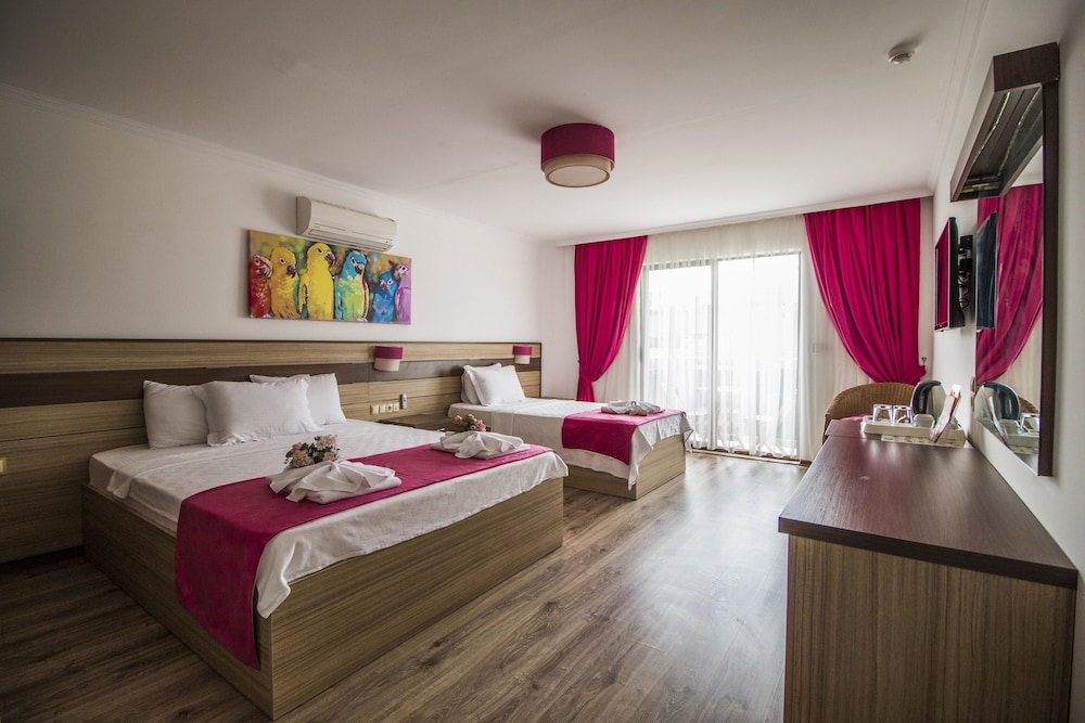 Pyara Hotel Rezervasyon