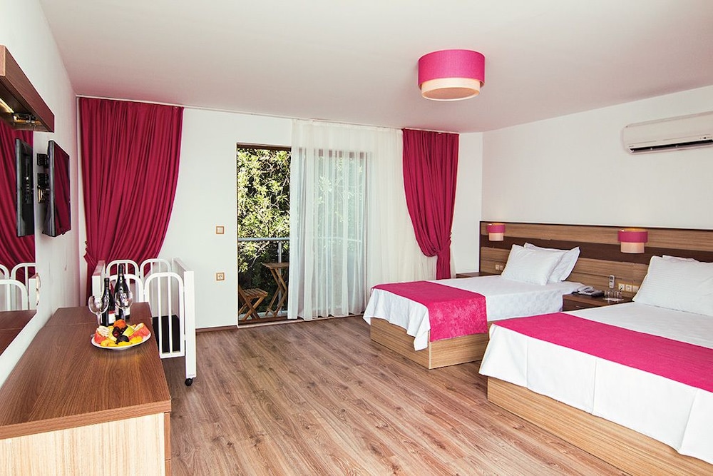 Pyara Hotel Rezervasyon