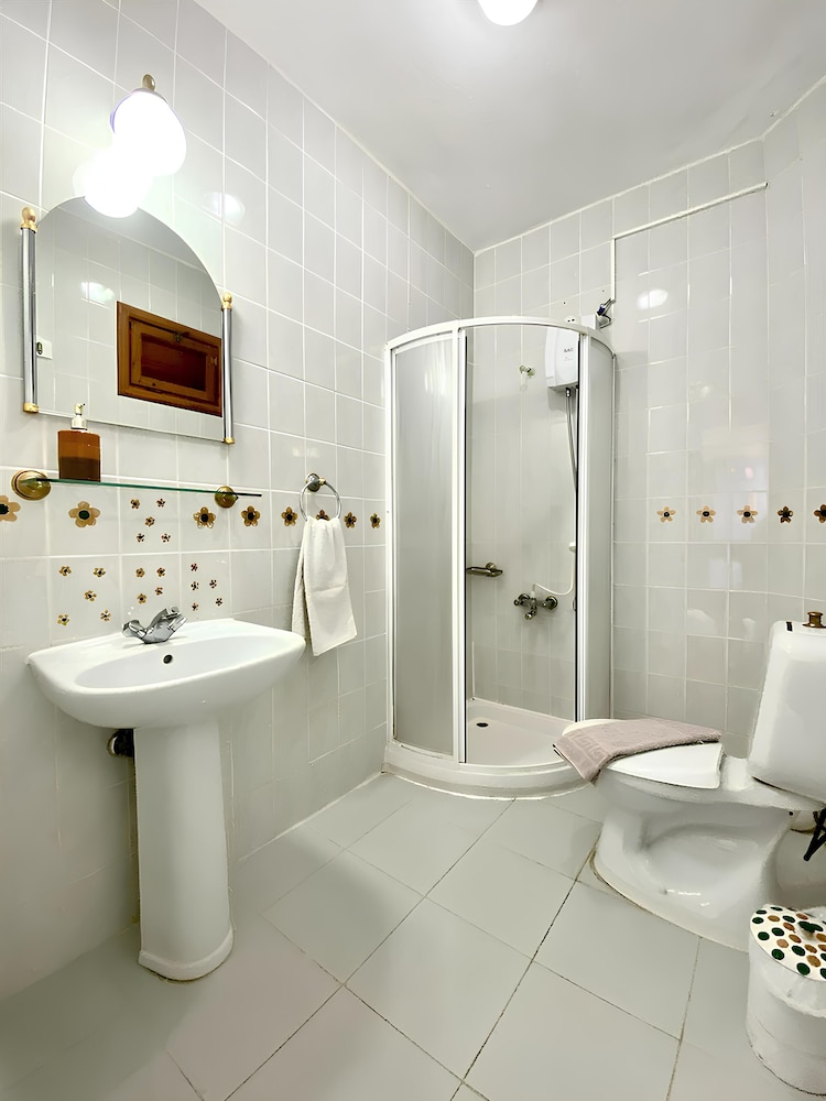 Akdeniz Hotel Rezervasyon