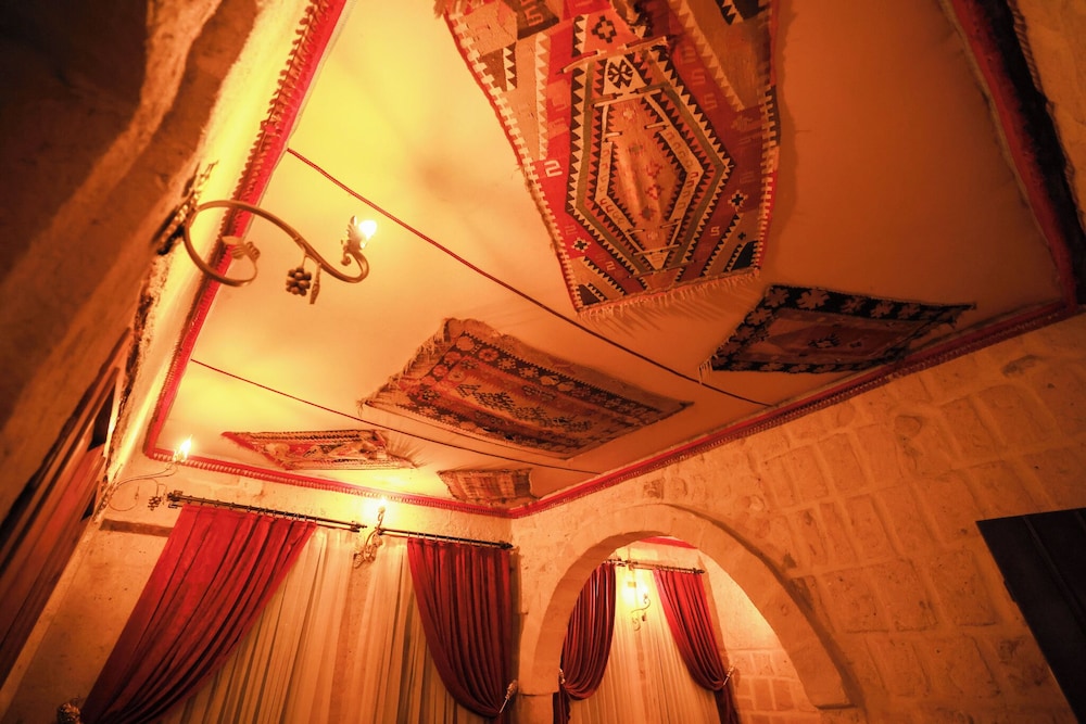 Nar Cave House Rezervasyon