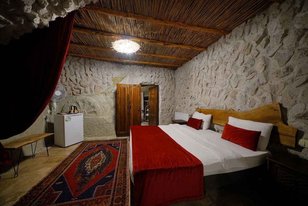 Nar Cave House Rezervasyon